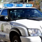 Fuerte choque entre una camioneta y una moto en la Rotonda de los Cañones