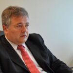 Tres años de prisión condicional por intentar apuñalar a su pareja