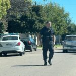 Entró a una casa, se topó con la dueña y huyó con un celular