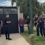 Con un puntazo y un tiro reclamó por una cortadora de pasto: fue detenido