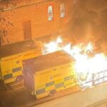 Londres: un grupo de personas incendió las ambulancias de un servicio de emergencias judío