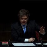 Milei arremetió contra empresarios, periodistas y opositores en un homenaje a Adam Smith