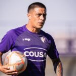 El delantero argentino Brian Fernández rescindió su contrato con Fénix de Uruguay y no llegó a debutar