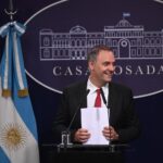 Lo que Adorni no contestó en su conferencia: el nuevo departamento, la casa en Indio Cua y un viaje que no le facturaron