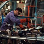 En respuesta a las críticas del Gobierno, la UIA reporta caídas en la producción industrial y en las ventas en más del 50% del sector