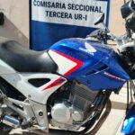 Un joven robó una moto, huyó por los patios y fue atrapado en una vivienda