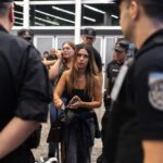 Con ansiedad y lágrimas de alivio, así fue el regreso de Agostina Páez a la Argentina