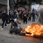 Piqueteros se enfrentaron con la policía en los accesos a la ciudad