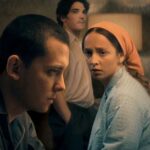 Control, opresión y sectas: la serie que comparan con El cuento de la criada y lidera el podio de Netflix en la Argentin