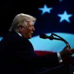 Trump se regodea en sus amenazas de cometer crímenes de guerra en Irán