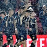 Aplausos para todos: Argentinos le ganó a Banfield un partidazo bajo la lluvia