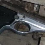 Tiros en la noche santarroseña: demoraron a tres personas y secuestraron una pistola