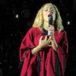 Tini Stoessel llevó su show más ambicioso a Salta, revoleó el poncho y habló sobre la violencia hacia las mujeres: «Anímense a denunciar»