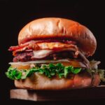 Día de la Hamburguesa: cómo aprovechar el 2×1 y qué locales de Buenos Aires se adhieren a los descuentos del 50%