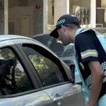 Combaten la doble fila y les hacen pasar vergüenza a los conductores