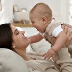 El ranking de los 15 nombres de bebés más elegidos en 2025 y los más populares de los últimos cinco años