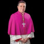 Entró oculto en un auto a EE.UU. y ahora desafía a Trump: la historia del obispo salvadoreño nombrado por el Papa