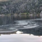 Advierten por el déficit del sistema cloacal en San Martín de los Andes: los líquidos contaminan el emblemático lago Lácar