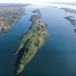 Se vende una isla entera pero el comprador tiene que hacerse cargo de las 100 ovejas y cabras que viven ahí