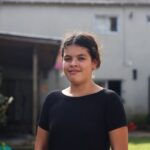 “No me gusta faltar a la escuela”: cuando llueve va descalza para cuidar las únicas zapatillas que tiene