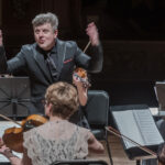 Carisma, precisión y hasta un feliz cumpleaños en la apertura de la temporada del Mozarteum