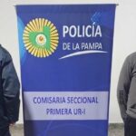 Pateó un patrullero, insultó a la policía y terminó detenido
