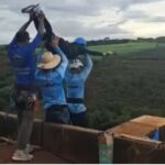 Una joven de 21 años murió después de ser lanzada sin cuerdas en un salto de bungee jumping