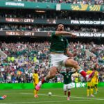 Raúl Jiménez se fracturó el cráneo en una cancha, perdió a su padre hace tres meses y anotó su primer gol en un Mundial