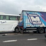 Un micro que venía de La Salada chocó contra un camión y un auto en la Ruta 9: cuatro heridos