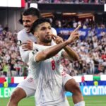Un futbolista de Irán festejó el gol del empate contra Nueva Zelanda con un gesto de disparos hacia la tribuna