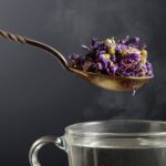 La planta medicinal que calma la tos, combate refríos, protege la piel y mejora la digestión