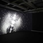 Experiencias inmersivas: tensión, espejismos y un retrato imposible en un recorrido gratuito