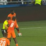 Francia vs. Costa de Marfil: el golazo de Cherki y el topetazo que casi desmaya al árbitro