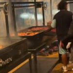 La intimidad de la Selección: el Dibu Martínez mostró cómo se preparaba el asado para toda la delegación argentina, que se hizo «costumbre»