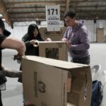 Balotaje en Colombia: más de 120.000 policías custodiarán la elección en un clima de tensión y amenazas
