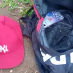 Una chica iba caminando por la calle y dos menores le robaron el celular