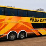 Retuvieron un micro con 49 pasajeros en Padre Buodo con graves irregularidades