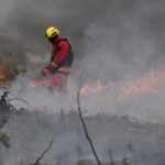 Un descontrolado incendio forestal en Francia obliga a evacuar a 250.000 personas y avanzan hacia Burdeos