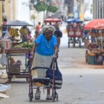 Cuba abre al sector privado estaciones de servicio, puertos, geriátricos y farmacias