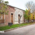 El pueblo junto a las vías del tren que tiene 160 habitantes y convoca por un restaurante de campo