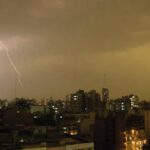 Volvió la lluvia al AMBA y rige una alerta naranja: las provincias afectadas y dónde podría caer granizo