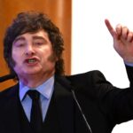 Javier Milei y sus medidas, en vivo: el operativo por la llegada de los jugadores y la interna peronista