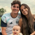 La historia de amor de Julián Álvarez y Emilia Ferrero, la mujer que lo acompaña desde la adolescencia y está siempre
