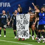 Qué dice el reglamento de la FIFA sobre la bandera de Malvinas que desplegaron los jugadores de Argentina