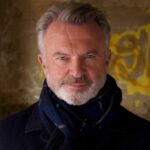 La historia menos conocida de Sam Neill: se reencontró con su hijo mayor 25 años después de darlo en adopción
