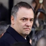 Prohibieron la salida del país a Manuel Adorni por peligro de fuga inminente.