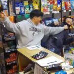 Mar del Plata:Video Un delincuente entró a robar a un almacén y el empleado se defendió a botellazos
