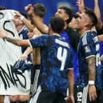 El detrás de escena de la bandera de «Malvinas argentinas» a los jugadores de la Scaloneta y la reivindicación de Tagliafico: «Más que decir, hacer»