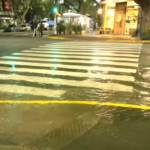 Se inundaron varias calles en Caballito por un arreglo de AySA: hay corte de tránsito