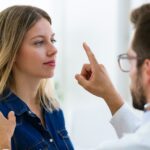 Los oftalmólogos recomiendan hacer la cirugía refractiva de los ojos antes de los 30 años